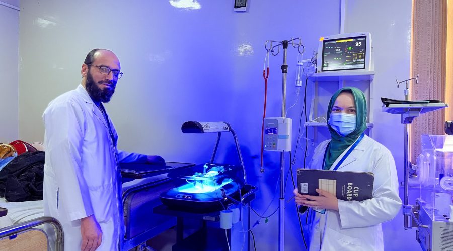 Baby Ali Reza receiving phototherapy and monitored with Afshar Hospital medical staff
